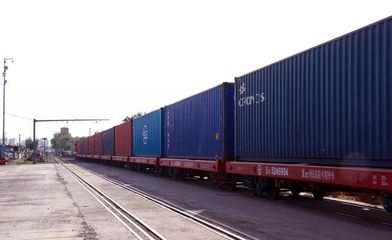 这是一趟神奇的列车,满载大量的进出口产品&hellip;